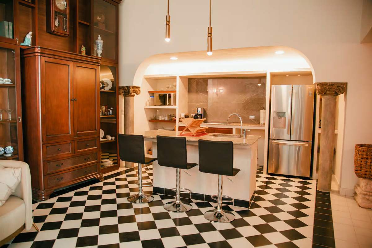Cocina con barra y desayunador
